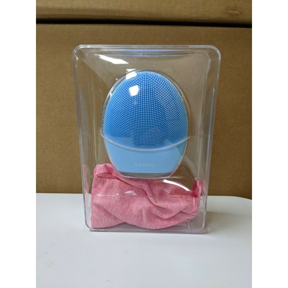 FOREO LUNA 3 Smart Facial Cleansing and Firming Massage Brush Blue